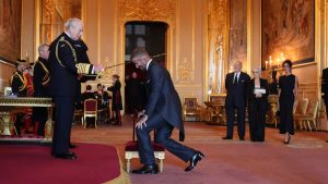 cortesia-rey-carlos-iii-otorga-el-titulo-de-caballero-al-exfutbolista-david-beckham-50963