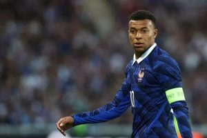 ¡Francia-avanza-Mbappe-brilla-con-su-segundo-doblete-seguido