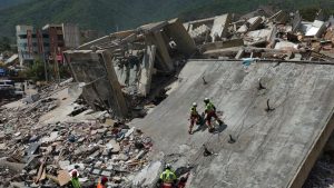 gobierno-decreta-7-dias-de-luto-nacional-en-venezuela-tras-el-tragico-doblete-sismico-201953