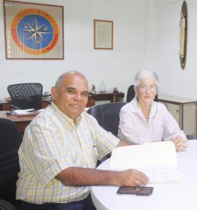 La-decana-Maria-Coromoto-Casado-y-porfesor-Manuel-Tomedes