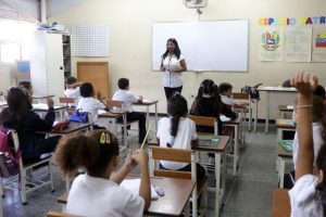 tsize_600x400_docentes-maestra-salon-clases